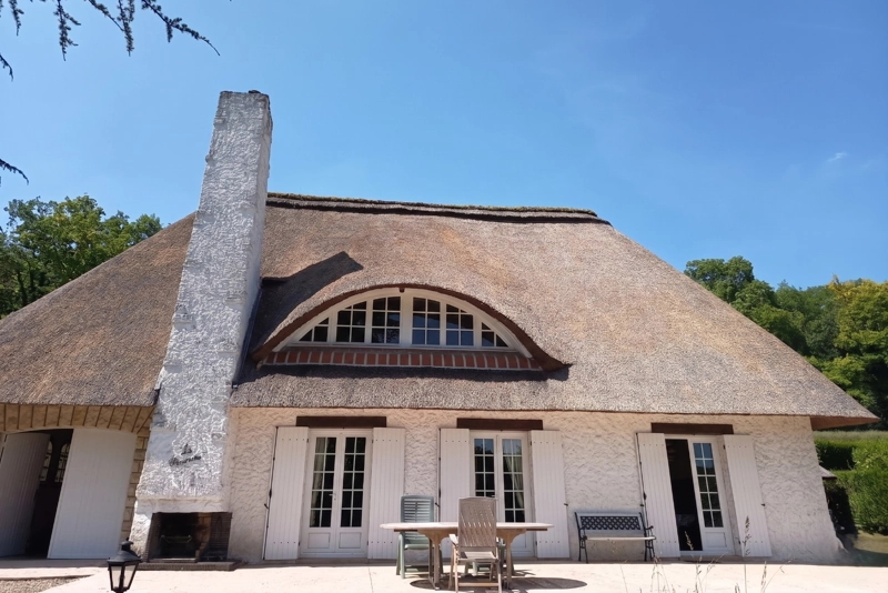 Entretien de toit de chaume